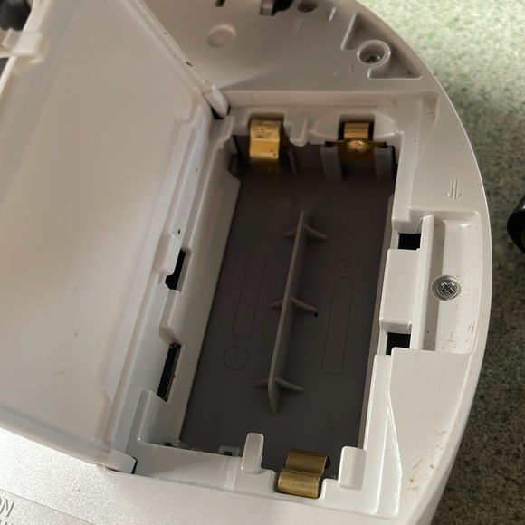 Sony CD Walkman - Portable Personal CD Player - Silver (D-FJ210/C), it works - Picture 7 of 8